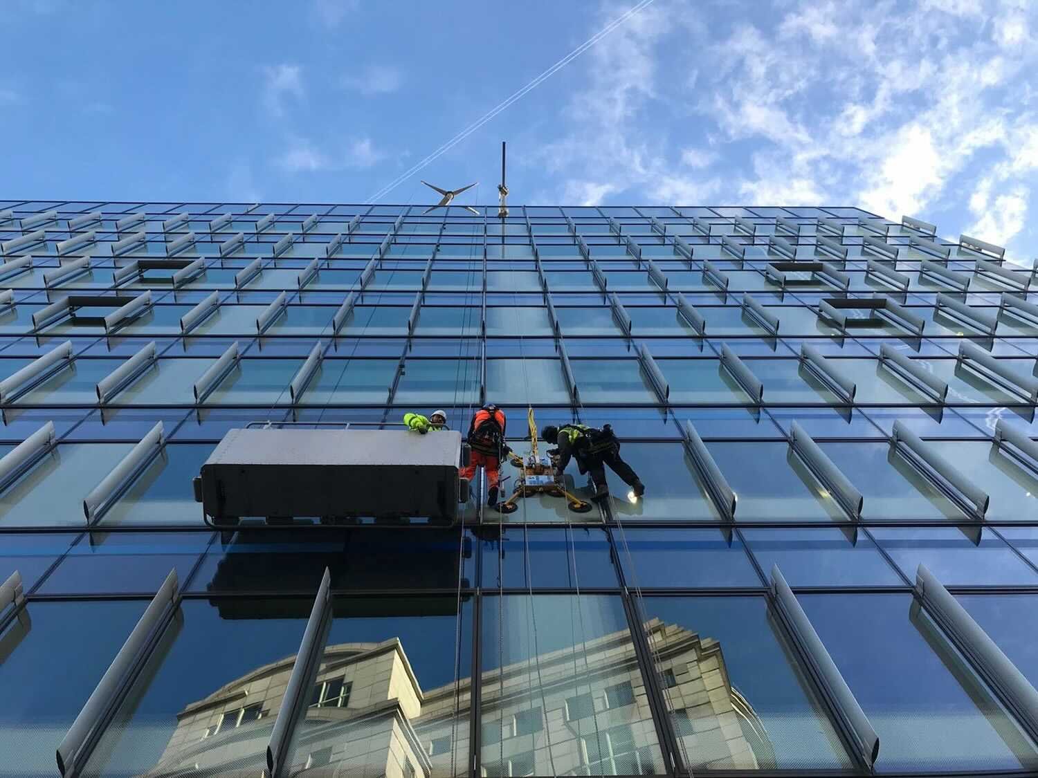 commercial glass replacement services